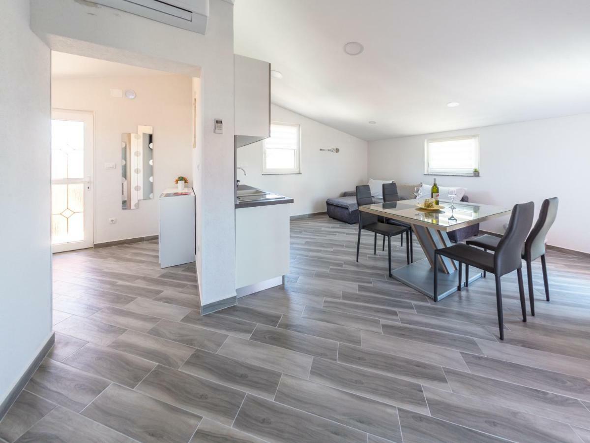 Apartment ˝Soleil˝ Вир Екстер'єр фото