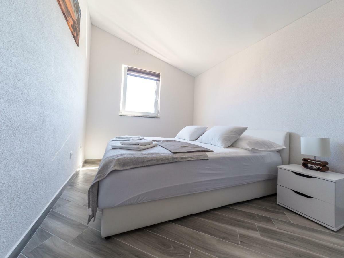 Apartment ˝Soleil˝ Вир Екстер'єр фото