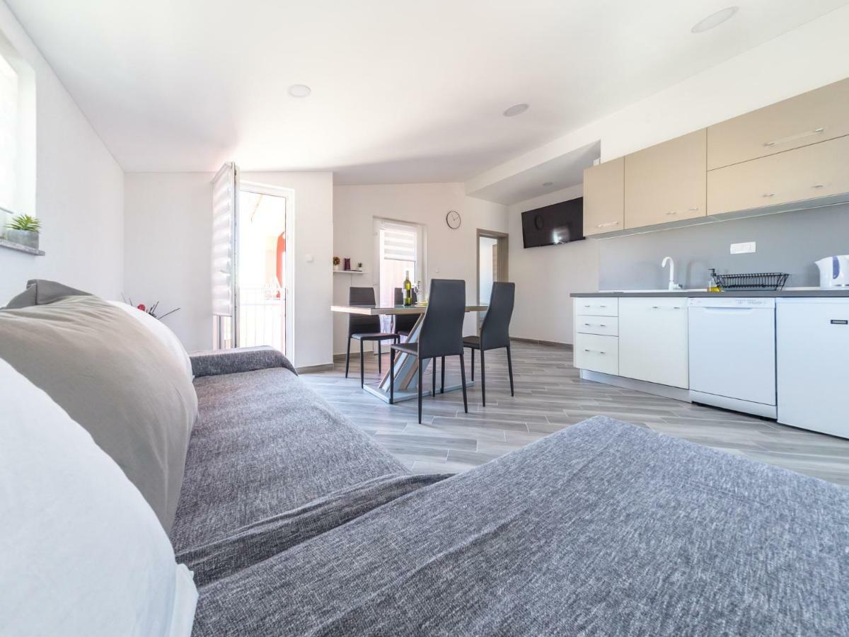 Apartment ˝Soleil˝ Вир Екстер'єр фото